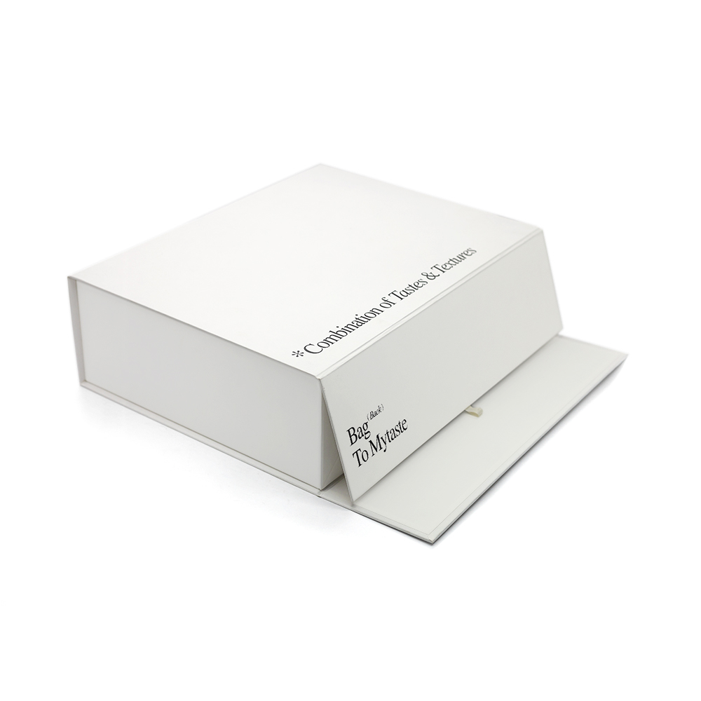 Wholesale Luxury White Folding Magnetic Boxes Forunderwear Packaging 03